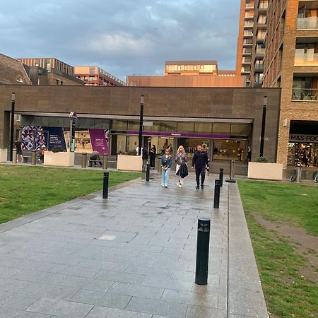 Luxury Riverside Apt With Easy Access To Central London, O2, Excel Centre And Parking Екстериор снимка