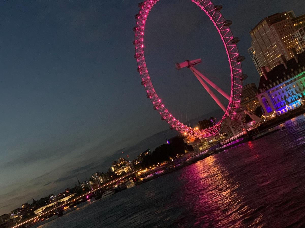 Luxury Riverside Apt With Easy Access To Central London, O2, Excel Centre And Parking Екстериор снимка