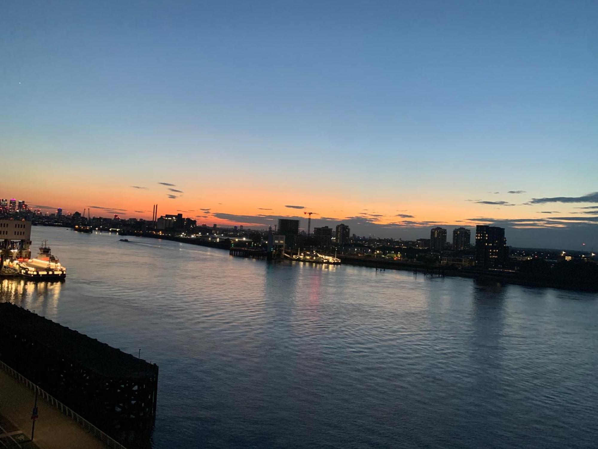 Luxury Riverside Apt With Easy Access To Central London, O2, Excel Centre And Parking Екстериор снимка